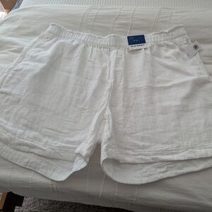 White linen Old Navy shorts